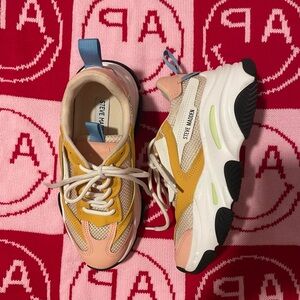 never worn steven madden multicolored POSSESSION sneakers !!